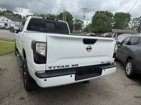 Used 2019 Nissan Titan SV w/ SV Convenience Package AWD/4WD image 3