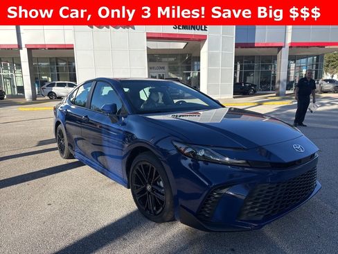Used 2026 Toyota Camry SE image 1