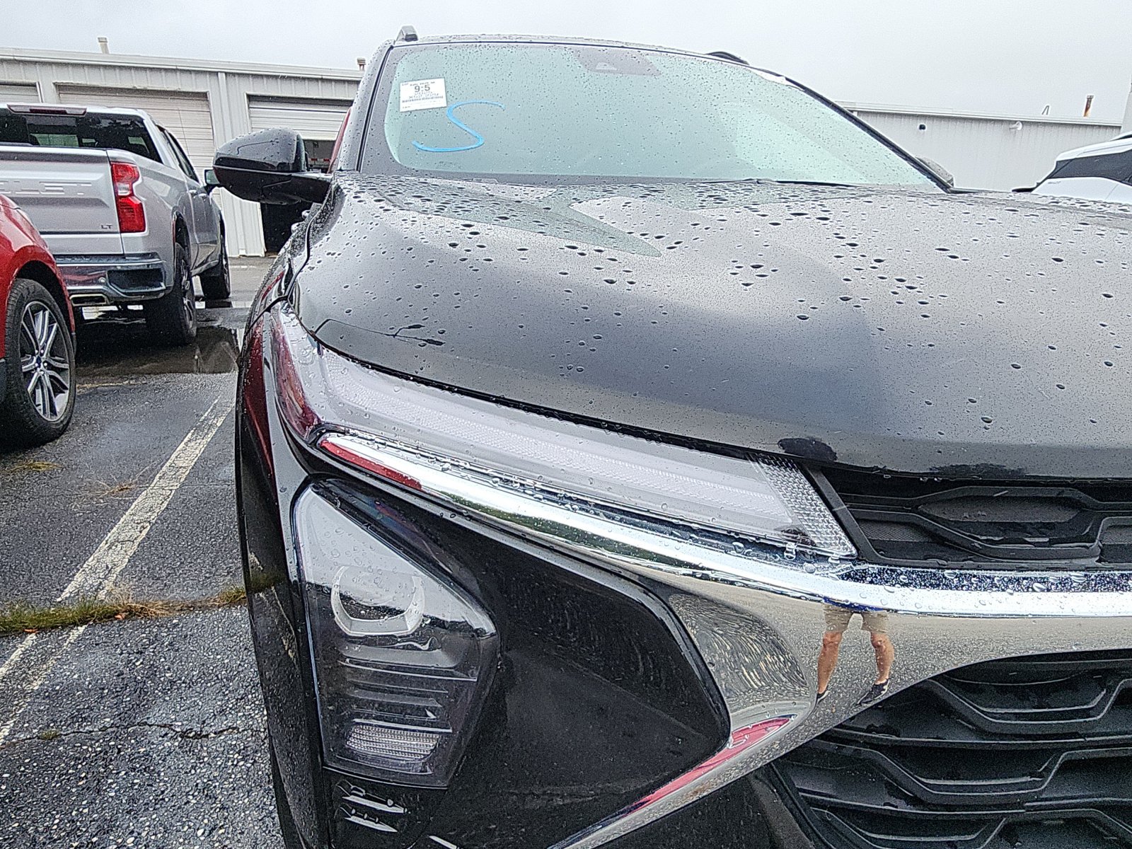 Used 2025 Chevrolet Trax LT FWD image 9