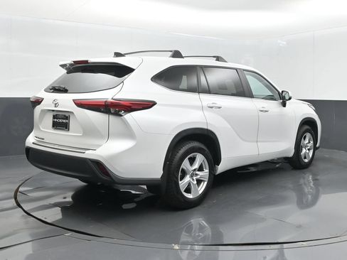 Used 2023 Toyota Highlander L FWD image 7