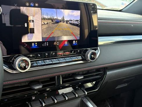 Used 2025 Chevrolet Colorado Z71 w/ Technology Package image 10