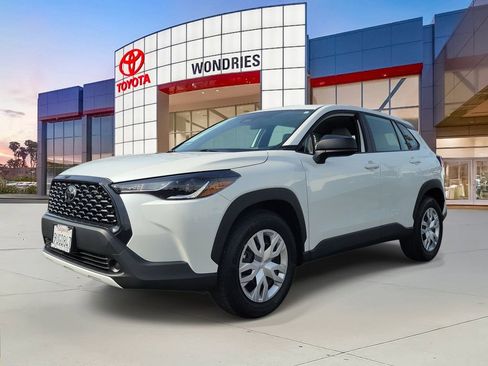 Used 2025 Toyota Corolla Cross L image 2