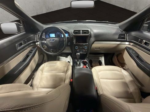 Used 2018 Ford Explorer XLT w/ Equipment Group 202A image 12