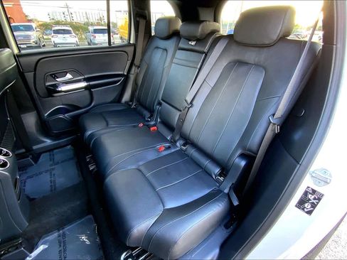 Used 2021 Mercedes-Benz GLB 250 4MATIC image 21