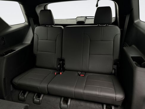 Used 2023 Chevrolet Traverse RS w/ LPO, Cargo Package image 21