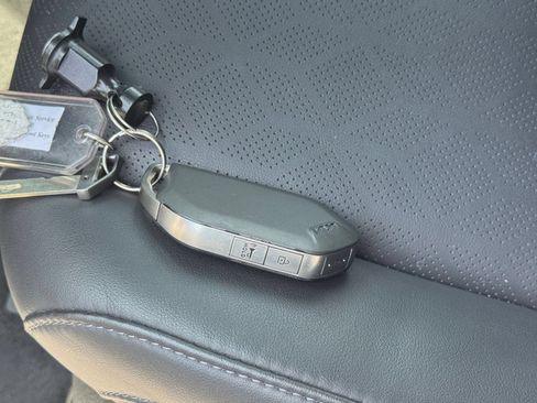 Used 2026 Kia Carnival FWD image 22