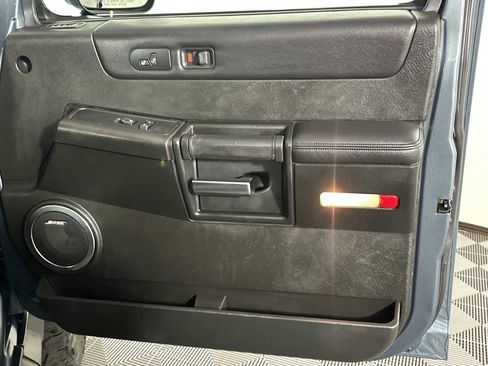 Used 2005 HUMMER H2 w/ Preferred Equipment Group image 15