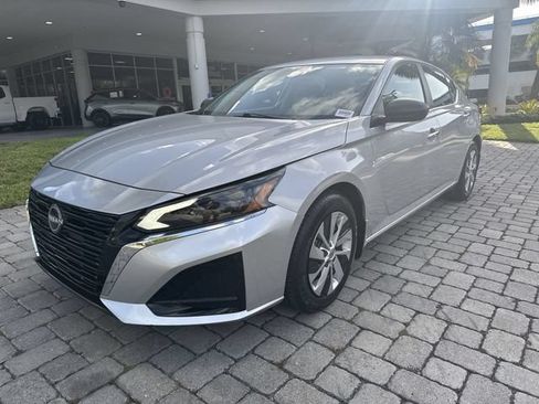 Used 2025 Nissan Altima 2.5 S FWD image 20