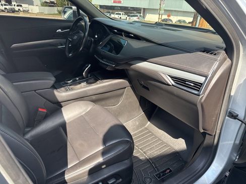 Used 2020 Cadillac XT4 Premium Luxury image 9