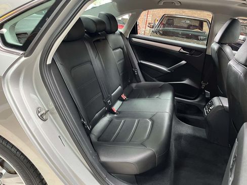 Used 2013 Volkswagen Passat 2.5 SE FWD image 23