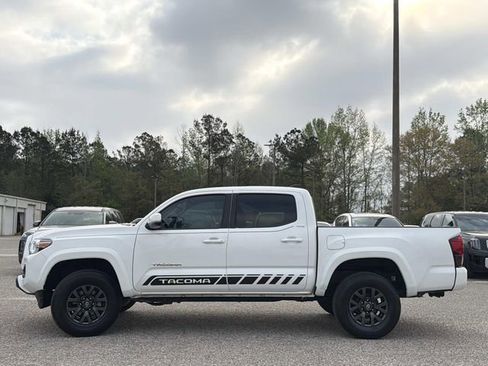 Used 2023 Toyota Tacoma SR5 w/ Technology Package image 14