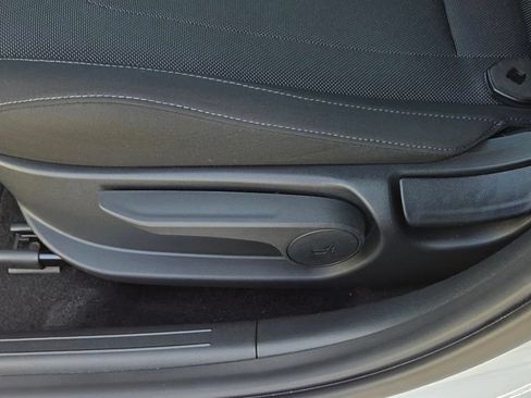 Used 2026 Hyundai Elantra SE FWD image 14