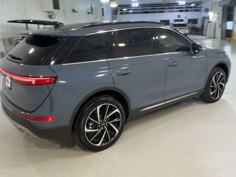 Used 2025 Lincoln Corsair Reserve w/ Equipment Group 202A AWD/4WD image 9