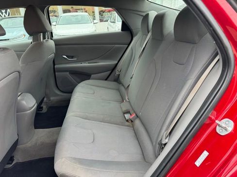 Used 2023 Hyundai Elantra SE image 9
