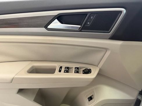 Used 2020 Volkswagen Atlas SE w/ Panoramic Sunroof Package FWD image 24