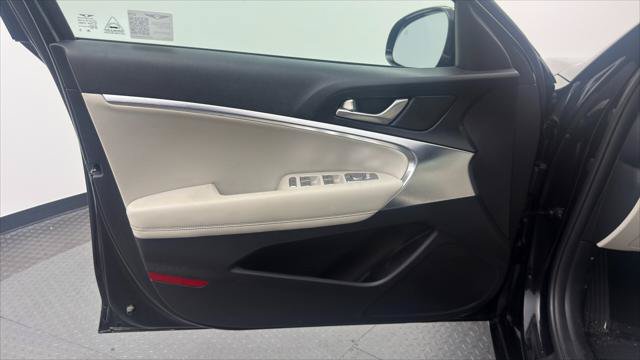 Used 2025 Genesis G70 2.5T AWD/4WD image 12