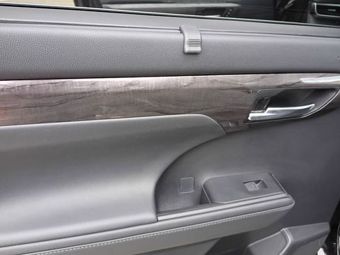 Used 2021 Toyota Highlander Platinum image 12