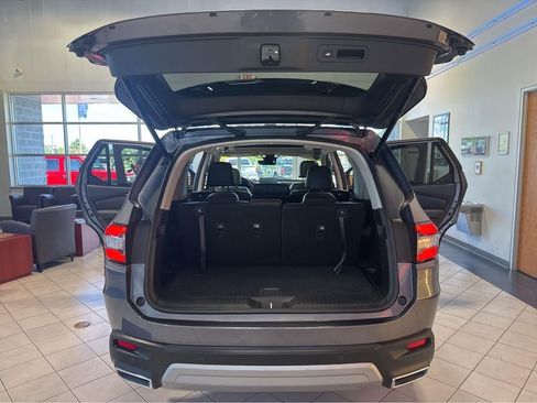 Used 2025 Honda Pilot Touring image 11