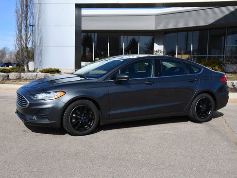 Used 2020 Ford Fusion SE image 2