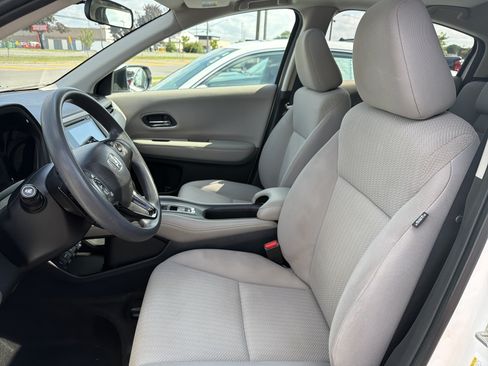 Used 2017 Honda HR-V EX image 9