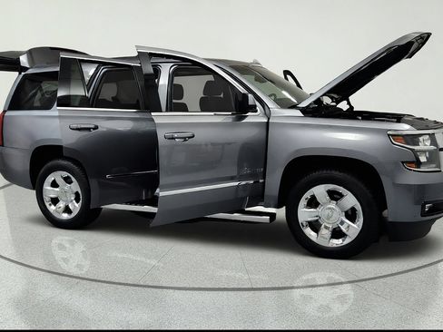 Used 2018 Chevrolet Tahoe LT w/ LT Signature Package AWD/4WD image 14