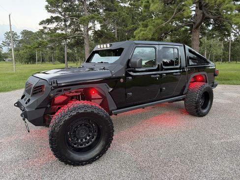 Used 2022 Jeep Gladiator Rubicon w/ Trailer Tow Package AWD/4WD image 2