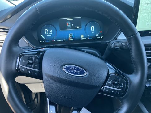 Used 2025 Ford Escape Platinum AWD/4WD image 24
