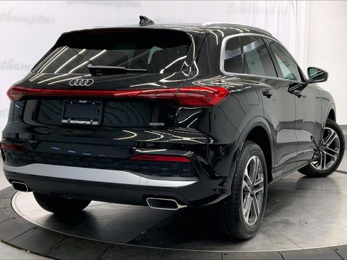 Certified 2025 Audi Q5 Premium w/ Convenience Package image 12
