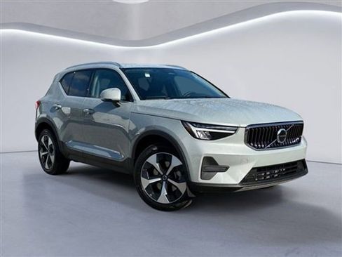 New 2025 Volvo XC40 B5 Core w/ Protection Package Premier image 2