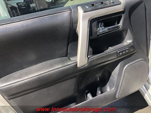 Used 2014 Toyota 4Runner Limited image 9