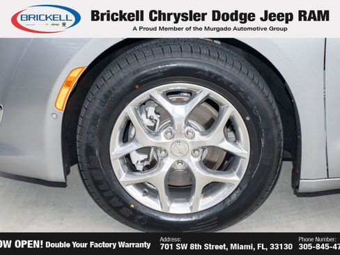 Used 2019 Chrysler Pacifica Limited w/ Advanced Safetytec Group FWD image 43