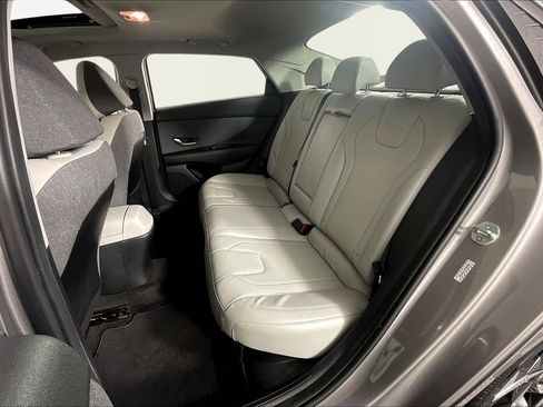 Certified 2022 Hyundai Elantra Limited w/ Preferred Accessory Package FWD image 21