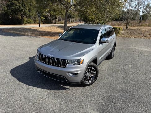 Used 2017 Jeep Grand Cherokee Limited image 34