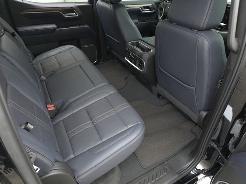 Used 2022 Chevrolet Silverado 1500 High Country w/ Technology Package image 36