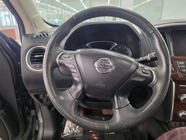 Used 2018 Nissan Pathfinder Platinum AWD/4WD image 10