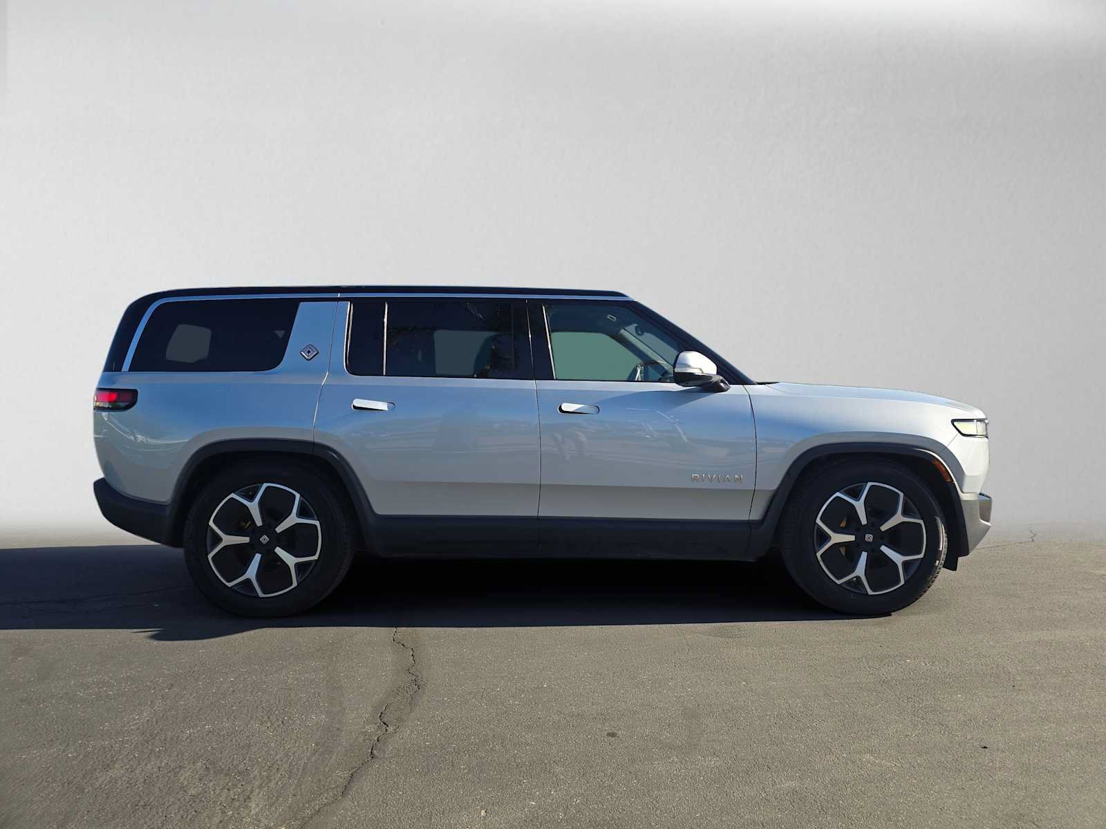 Used 2023 Rivian R1S Adventure Quad AWD/4WD image 2