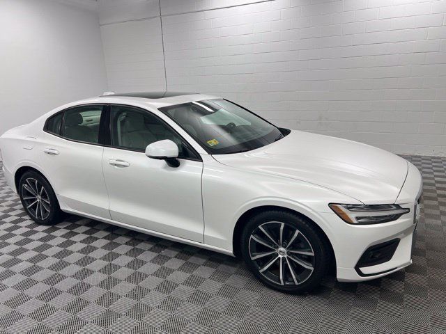 Used 2021 Volvo S60 T5 Momentum w/ Advanced Package FWD image 4