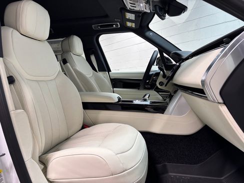 New 2025 Land Rover Range Rover SE image 31