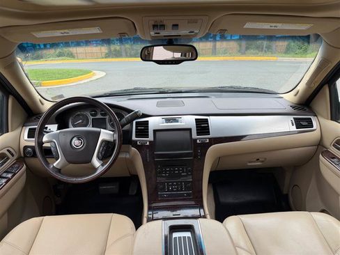 Used 2011 Cadillac Escalade ESV Premium AWD/4WD image 31