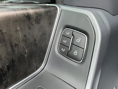 Certified 2024 Ford F250 Lariat w/ Black Appearance Package image 35