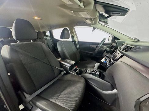 Used 2020 Nissan Rogue Sport S image 24