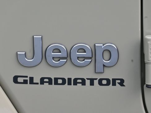 Used 2022 Jeep Gladiator Overland image 34