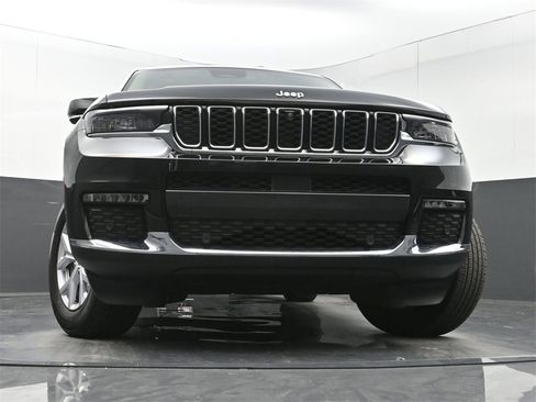 Used 2022 Jeep Grand Cherokee L Limited w/ Luxury Tech Group II image 32