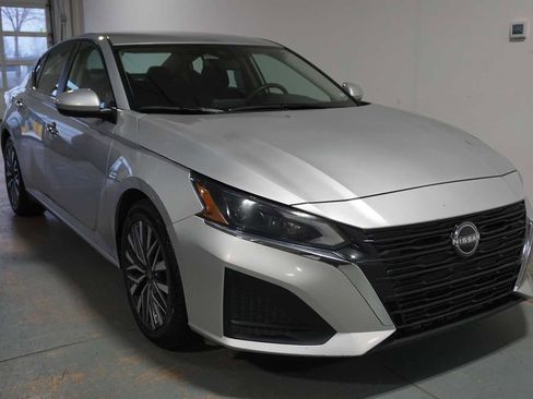 Used 2023 Nissan Altima 2.5 SV image 5