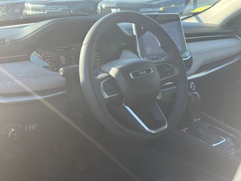 Used 2022 Jeep Compass Latitude image 27