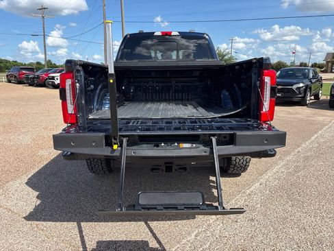 Used 2023 Ford F250 Platinum w/ FX4 Off-Road Package AWD/4WD image 39