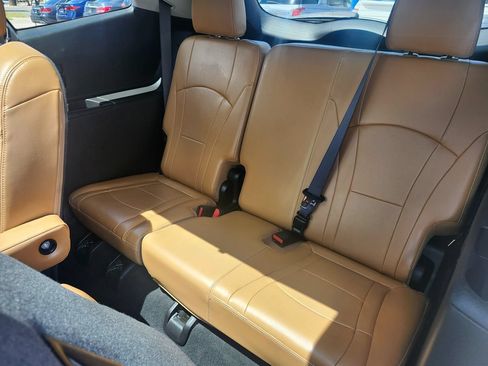 Used 2018 Buick Enclave Premium FWD image 17