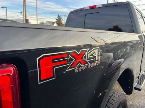 Used 2017 Ford F250 Lariat w/ Lariat Ultimate Package image 5