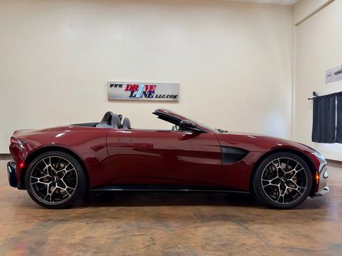 Used 2021 Aston Martin V8 Vantage Roadster image 10