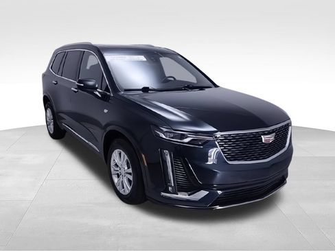 Used 2024 Cadillac XT6 Luxury w/ LPO, Floor Liner Package FWD image 3